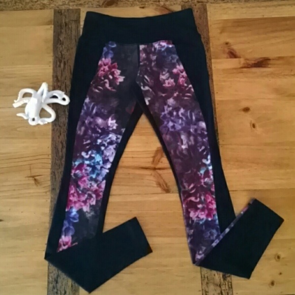 lululemon athletica Pants - Lululemon Floral Print Wunder Under size 6